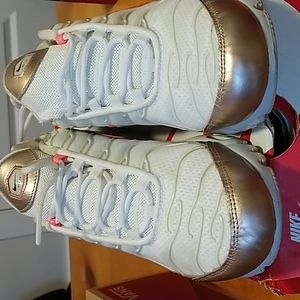 COPY -  Women Nike air max plus
